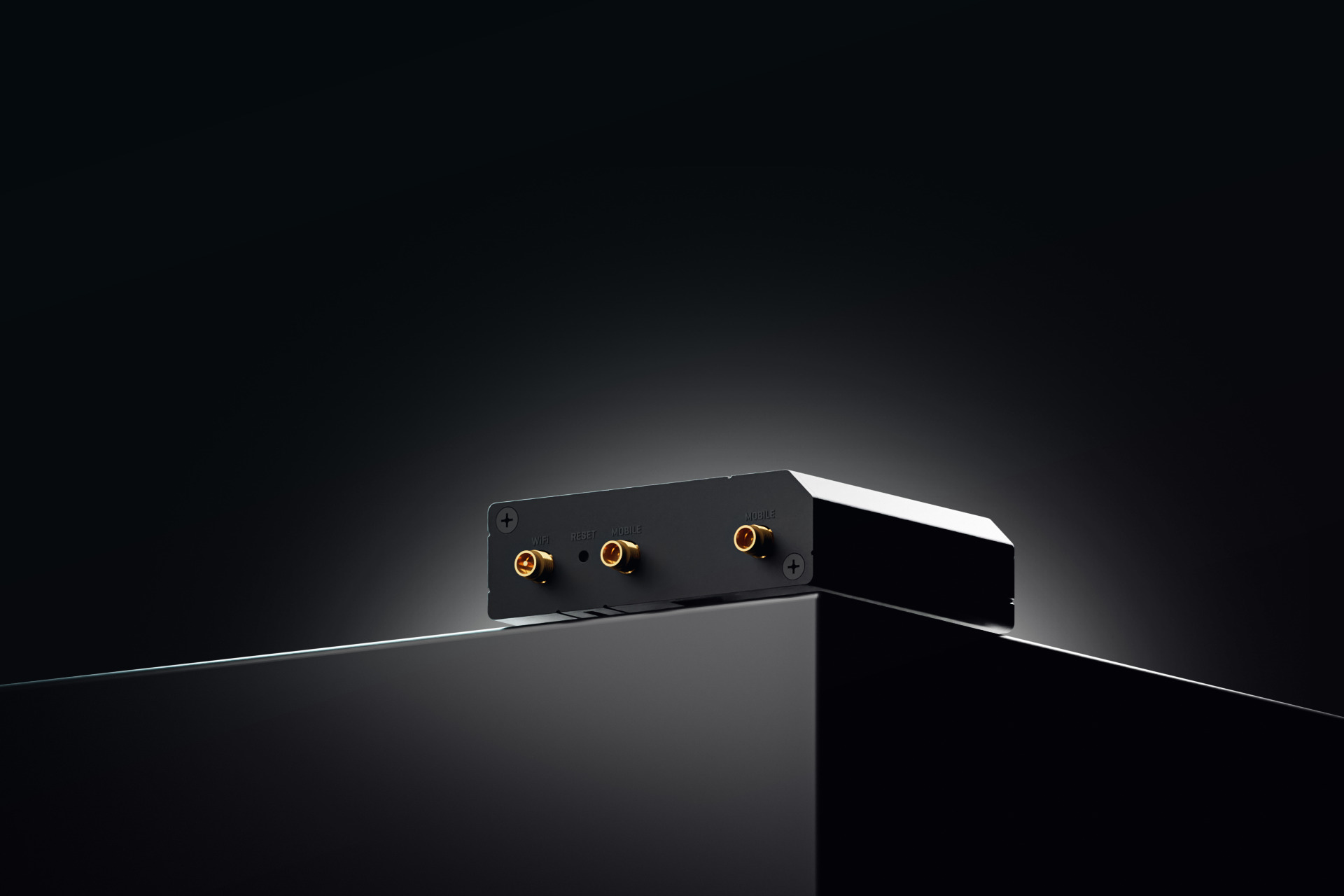 eSIM Router antenna connectors